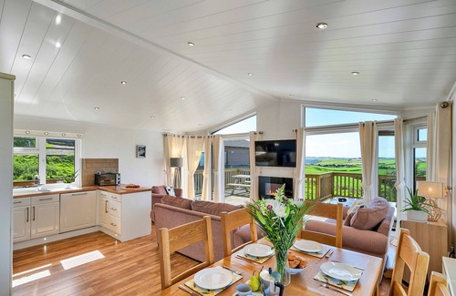 Saint John Ski Chalet | Discover Seacroft: A Pet-Friendly Retreat with Spa & Pool