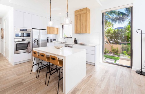 Northwest Point Condo | Experience Oceanfront Bliss at SeaDreams Condos with Pool