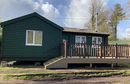 Llansteffan House | Top-Rated Seadrift Cabin: Ocean View & Pet Friendly Retreat