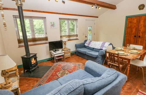 Llansteffan House | Top-Rated Seadrift Cabin: Ocean View & Pet Friendly Retreat