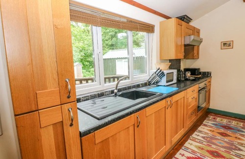 Llansteffan House | Top-Rated Seadrift Cabin: Ocean View & Pet Friendly Retreat