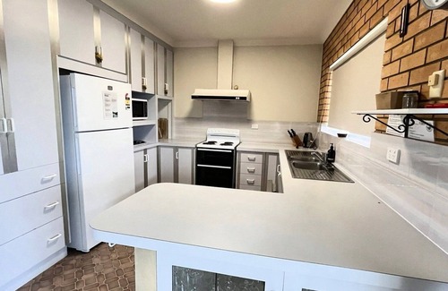 Minnie Water House | Family-Friendly Retreat: SEADUCED BY MINNIE, Sleeps 8