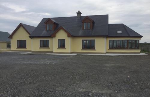 Quilty House | Oceanfront Bliss at Seafield House - Rated 9/10 by Guests