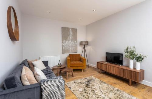 Ayr House | Beautiful Seafield House - Donnini Apartments Awaits You