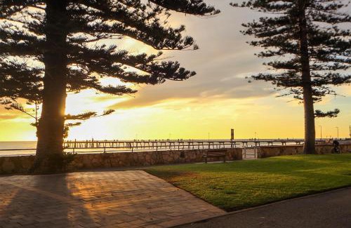 Glenelg Apartment | Oceanfront Seafield Tower Glenelg with Hot Tub Access