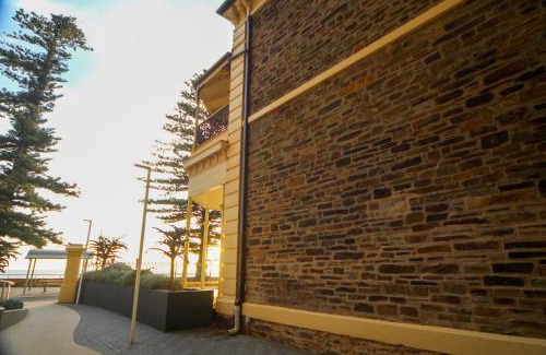 Glenelg Apartment | Oceanfront Seafield Tower Glenelg with Hot Tub Access