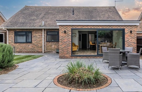 Seaford House | Seaford Retreat: Pet-Friendly Getaway with Free Parking
