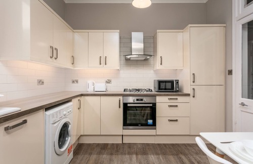 Ayr Apartment | Seaforth Suite - Donnini Apartments: Family & Pet Friendly Stay