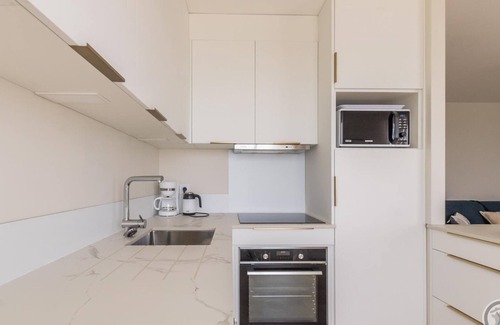 Agon-Coutainville Apartment | Seafront apartment with services included and private parking