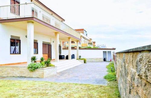 Torvaianica Apartment | Oceanfront Seafront Apartment: Family-Friendly near Rome