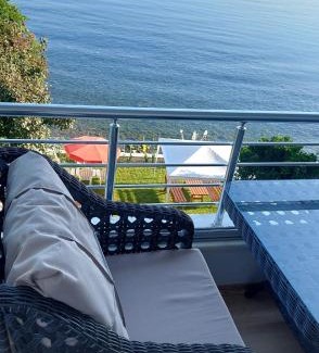 Ardesen Apartment | Seafront Apartment with Beach Access and Lush Garden