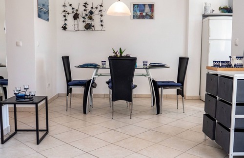 Krizna luka House | Seafront Apartment with Free Parking - Perfect Family Getaway