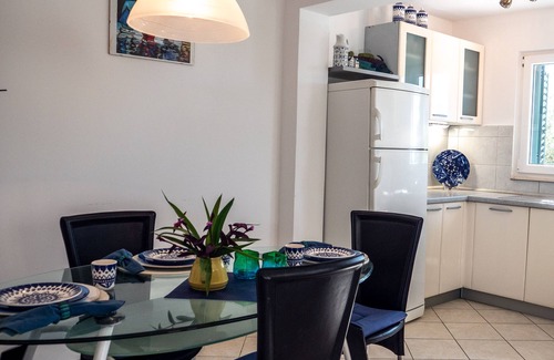 Krizna luka House | Seafront Apartment with Free Parking - Perfect Family Getaway
