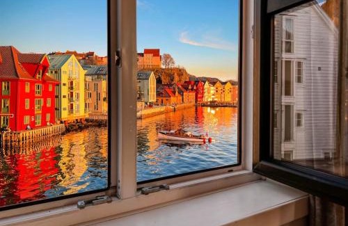 Sandviken Apartment | Seafront Apartment with Elevator & French Balcony Escape