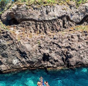 Cannizzaro Apartment | Seafront balcony Aci Castello, Private parking