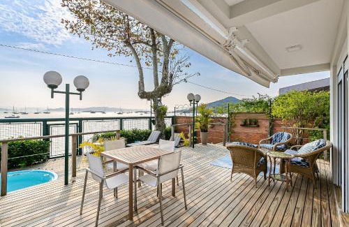 Santo Antonio de Lisboa House | Cozy Oceanfront Retreat in Santo Antônio - Rated 9/10