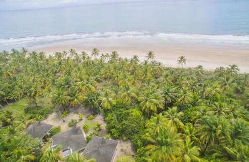 Aritagua Ski Chalet | Seafront Chalet Cocoa Coast with Private Beach Access