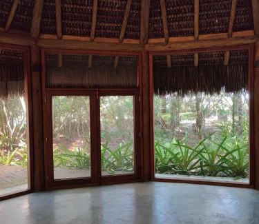 Aritagua Ski Chalet | Seafront Chalet Cocoa Coast with Private Beach Access