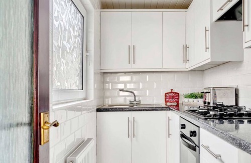 Chysauster House | Cozy Seafront Cottage for 6 with Ocean Views & Breakfast