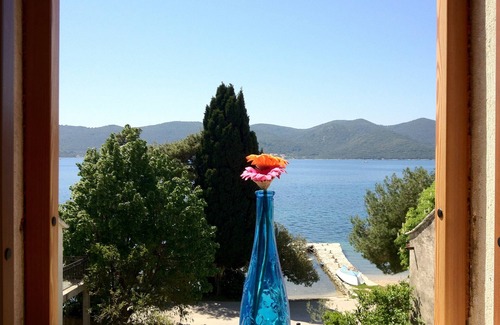 Cove Tri Zala (Zrnovo) Villa | Seafront Sea Captains House with Private Pool & Ocean Views