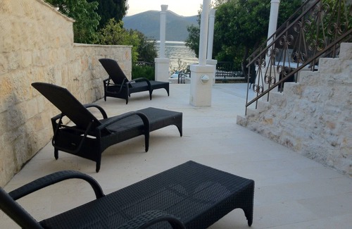 Cove Tri Zala (Zrnovo) Villa | Seafront Sea Captains House with Private Pool & Ocean Views