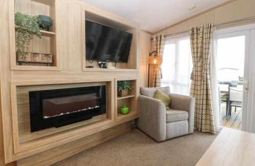 Rhyd-y-clafdy House | Seafront Holiday Home 2 - Family-Friendly with Pool
