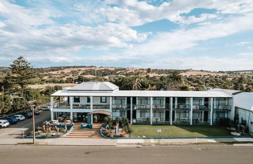 Penneshaw Resort | Relaxing Kangaroo Island Seafront with Ocean View & Pool