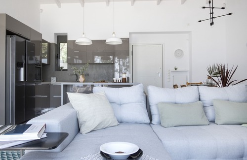 Eretria House | Seafront House with Breathtaking Views Near Athens