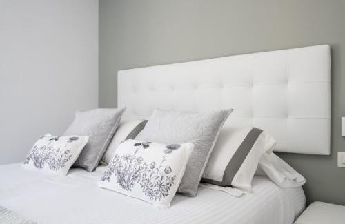 La Malagueta Apartment | Oceanfront Seafront La Malagueta II - Guest Rated 9.6/10