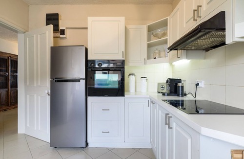 Grand-Baie Apartment | Seafront Apartment with Pool & Ocean View in Grand Bay
