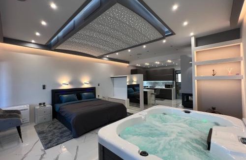 Monemvasia Apartment | Oceanfront Suite with Jacuzzi, Sauna & Perfect Reviews