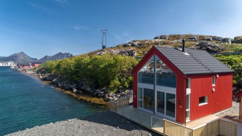 Ballstad House | Oceanfront New Cabin in Lofoten - Guest Rated 9.7/10