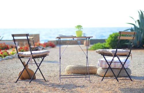 Marathopoli House | Seafront Holiday Apartments with Ocean Views Near Gialova