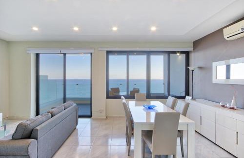 Tower Road Apartment | Discover De Redin: Family-Friendly Getaway with Great Reviews