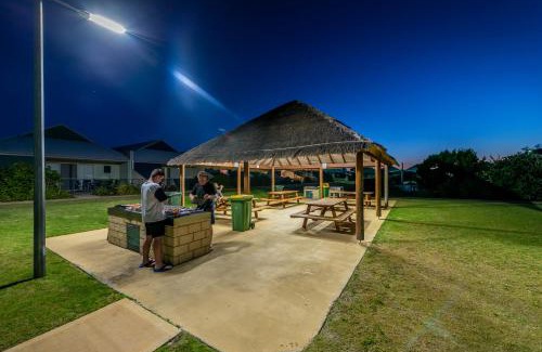 Jurien Bay Villa | Seafront Unit 49: Ideal Family Getaway with Pool Access
