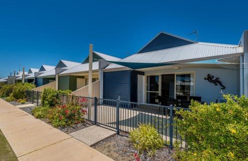 Jurien Bay Villa | Seafront Unit 49: Ideal Family Getaway with Pool Access