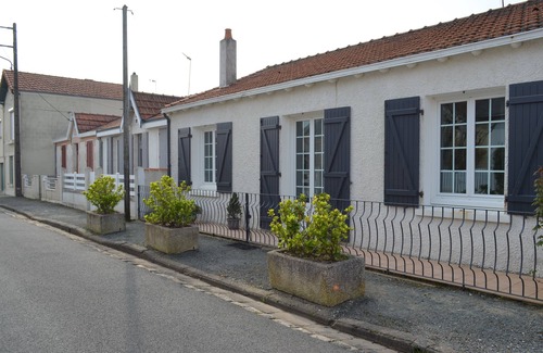 Quartier des Dunes House | Serene Beachside Retreat with Pool and Ocean Views