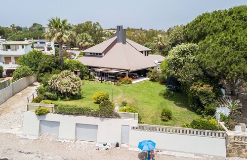 Capitana Villa | Oceanfront Villa Buen Retiro: Rated 10/10 with Spa & Views