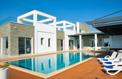 Ayia Napa Villa | Oceanfront Seafront Villa Layla - 4-Star Guest Rated Stay