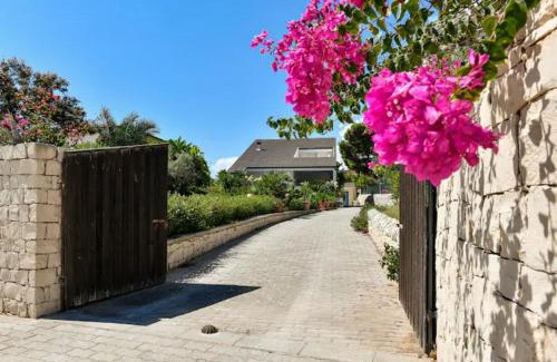 Marina di Modica Villa | Oceanfront Seafront Villa "Mare in casa" - Rated 9.4/10