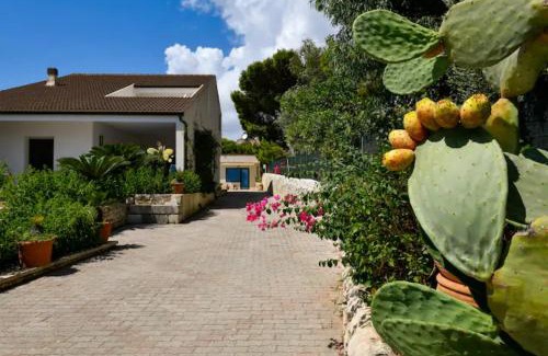Marina di Modica Villa | Oceanfront Seafront Villa "Mare in casa" - Rated 9.4/10