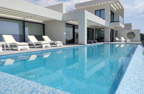 Chalikounas Villa | Beachfront Villa Nafsika with Private Infinity Pool