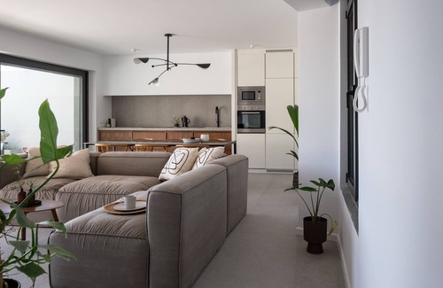 Eretria House | Seafront Villa with Private Beach & Top-Rated Amenities