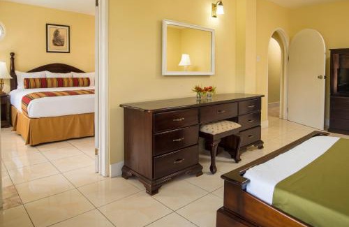 Montego Bay Resort | Relaxing SeaGarden Beach Resort - All Inclusive Getaway
