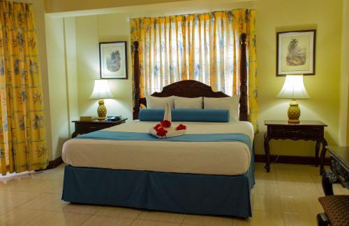 Montego Bay Resort | Relaxing SeaGarden Beach Resort - All Inclusive Getaway
