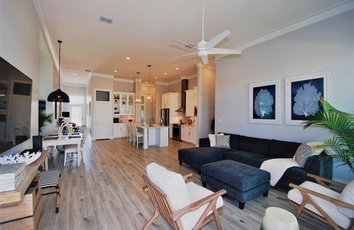 The Shores House | Beachside Bliss: Seaglass Cottage with Oceanfront Perks