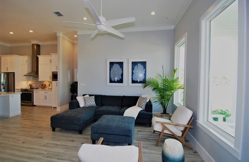 The Shores House | Beachside Bliss: Seaglass Cottage with Oceanfront Perks