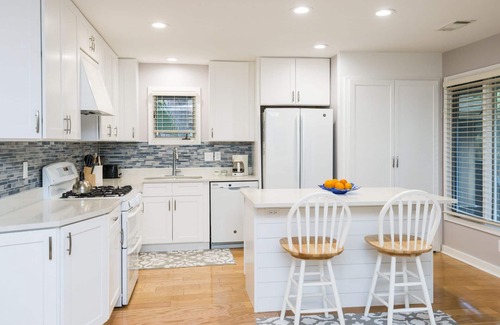 West Beach Cottage | Exceptional Renovated Cottage with Golf, Pool & Beach Access
