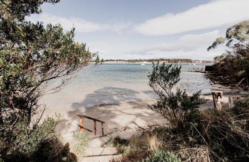 Lewisham House | Beachfront Seagrass Coastal Retreat with Family-Friendly Amenities