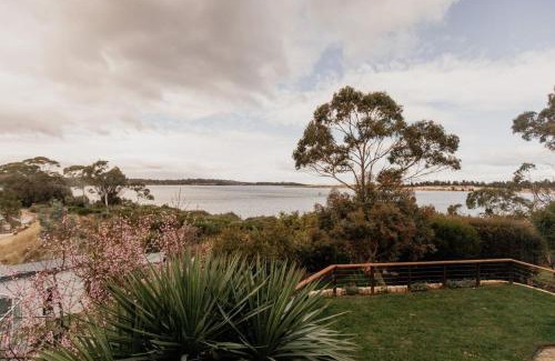 Lewisham House | Beachfront Seagrass Coastal Retreat with Family-Friendly Amenities
